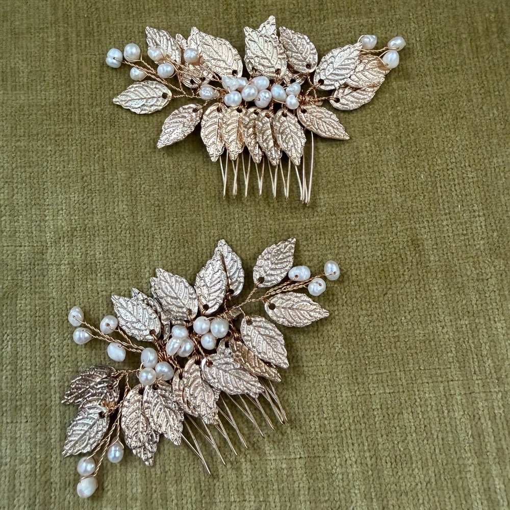 Elegant Gold Leaf Hair Comb with Pearls